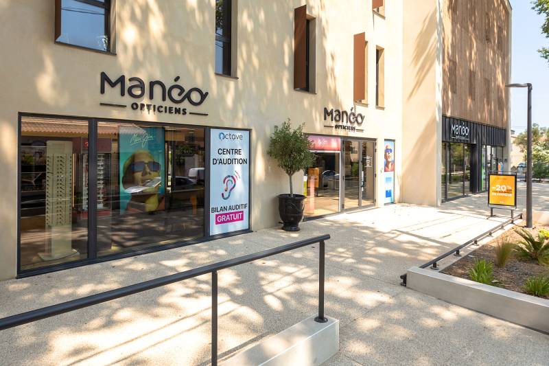 Centre auditif à Aigues-Mortes dans la boutique opticien Manéo avec vos audioprothésiste indépendant Léo & Eliott MARTINEZ